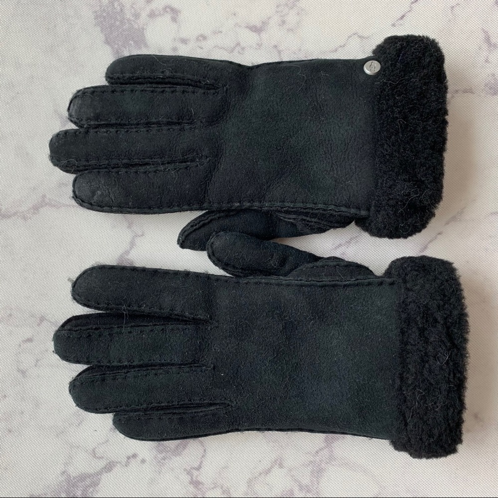 UGG black gloves